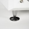 Anwendung von Norstone Counter-spikes unter einem Standlautsprecher.